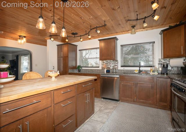 47400 Card Road, Macomb Township, MI 48044