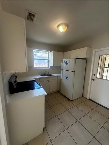 237 NW 55th St 237, Miami, FL 33127