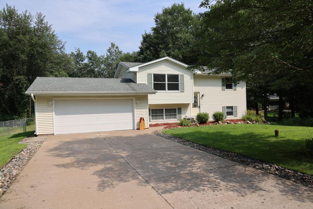 15119 E Vermillion Circle NE, Ham Lake, MN 55304