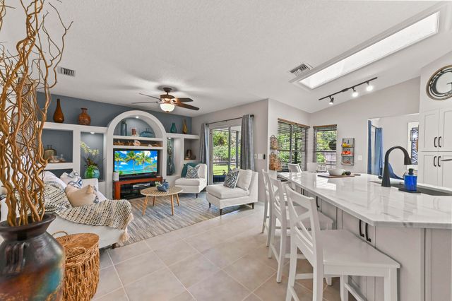 118 Royal Pine Circle N, Royal Palm Beach, FL 33411