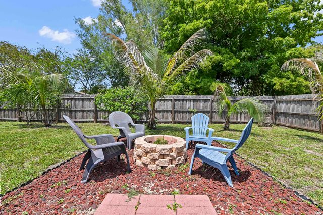 118 Royal Pine Circle N, Royal Palm Beach, FL 33411