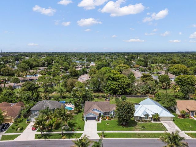 118 Royal Pine Circle N, Royal Palm Beach, FL 33411