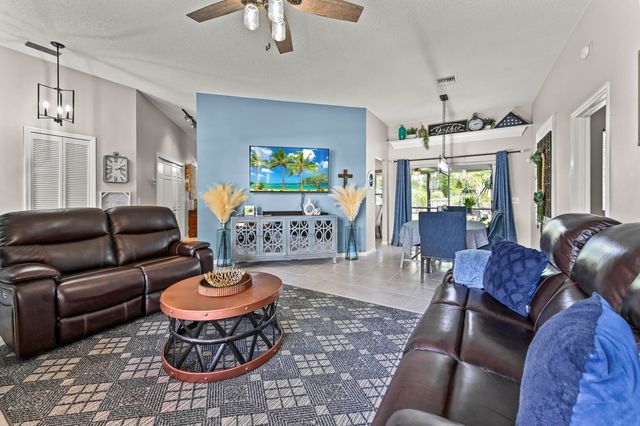 118 Royal Pine Circle N, Royal Palm Beach, FL 33411