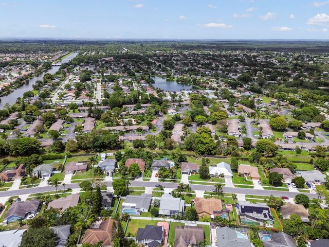 118 Royal Pine Circle N, Royal Palm Beach, FL 33411