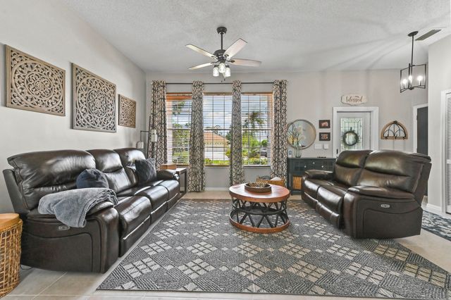 118 Royal Pine Circle N, Royal Palm Beach, FL 33411