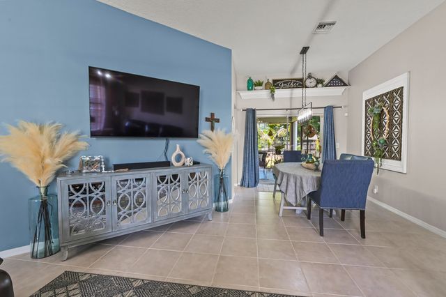 118 Royal Pine Circle N, Royal Palm Beach, FL 33411