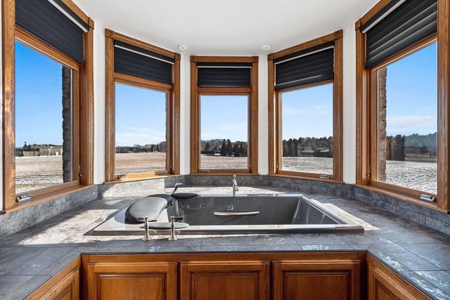 2315 SILVERIDGE DRIVE, Manitowoc, WI 54220