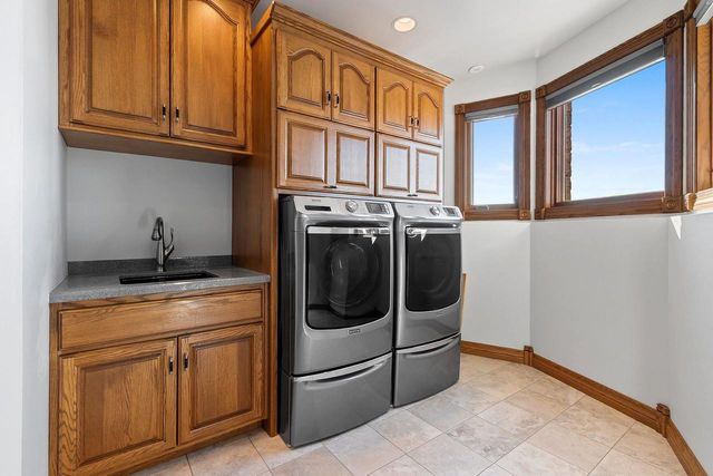 2315 SILVERIDGE DRIVE, Manitowoc, WI 54220