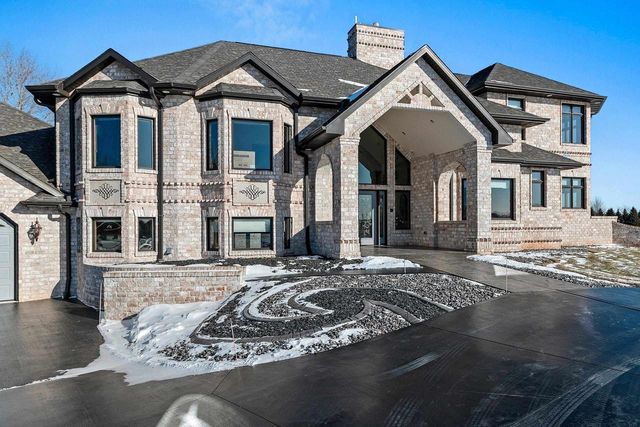 2315 SILVERIDGE DRIVE, Manitowoc, WI 54220