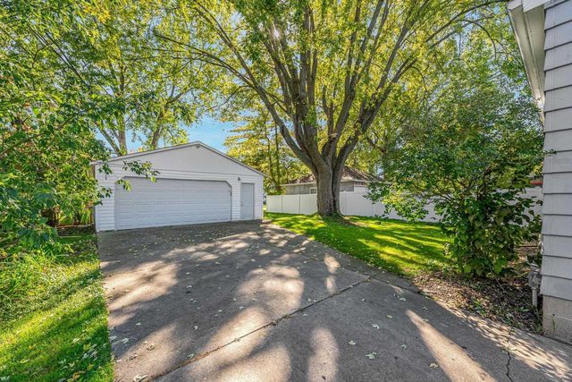1015 W HAWES STREET, Appleton, WI 54914