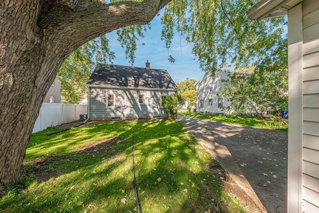 1015 W HAWES STREET, Appleton, WI 54914
