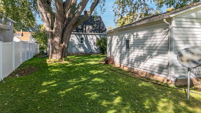 1015 W HAWES STREET, Appleton, WI 54914
