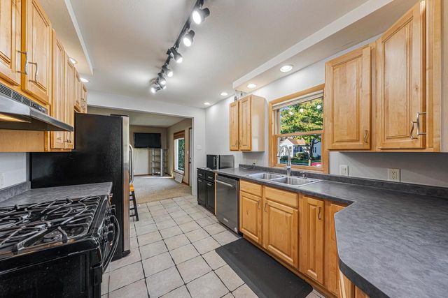 1015 W HAWES STREET, Appleton, WI 54914