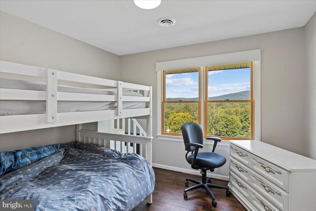 436 CASTLETON VIEW RD, Castleton, VA 22716