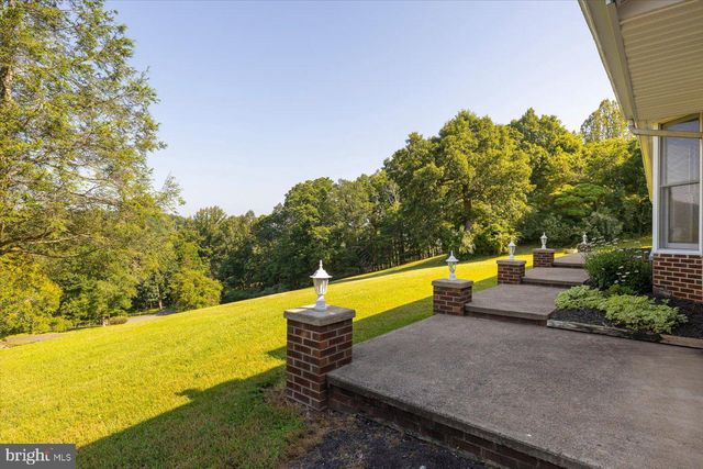 436 CASTLETON VIEW RD, Castleton, VA 22716