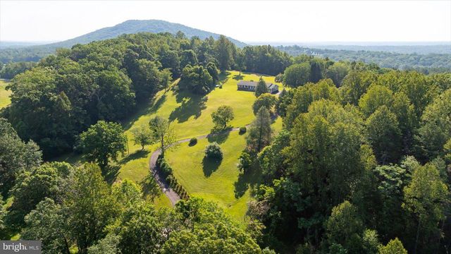 436 CASTLETON VIEW RD, Castleton, VA 22716