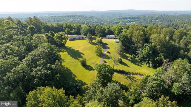 436 CASTLETON VIEW RD, Castleton, VA 22716