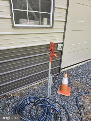 436 CASTLETON VIEW RD, Castleton, VA 22716