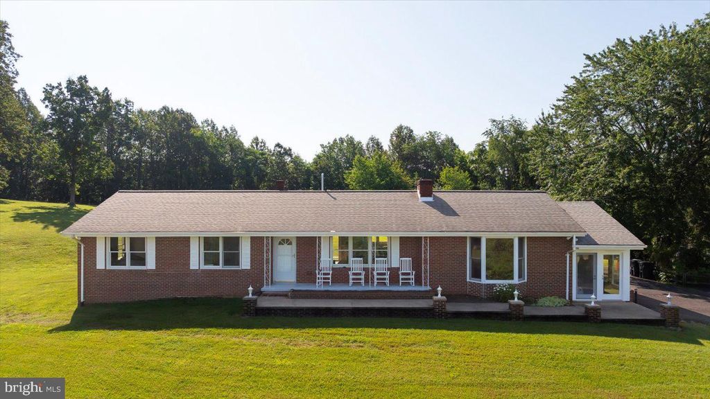 436 CASTLETON VIEW RD, Castleton, VA 22716