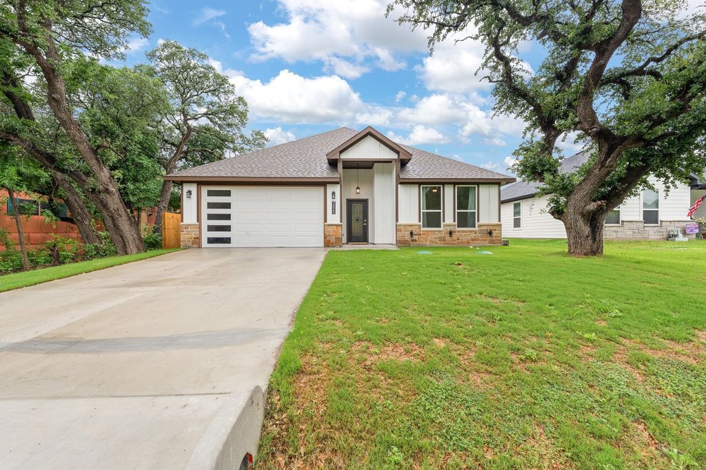 3023 Steepleridge Circle, Granbury, TX 76048