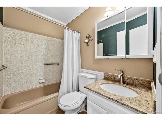 1013 Sable Blvd, Aurora, CO 80011