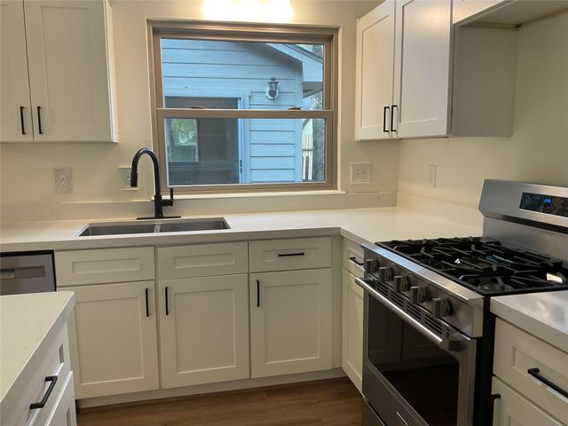 28 E Lance Leaf Road, The Woodlands, TX 77381