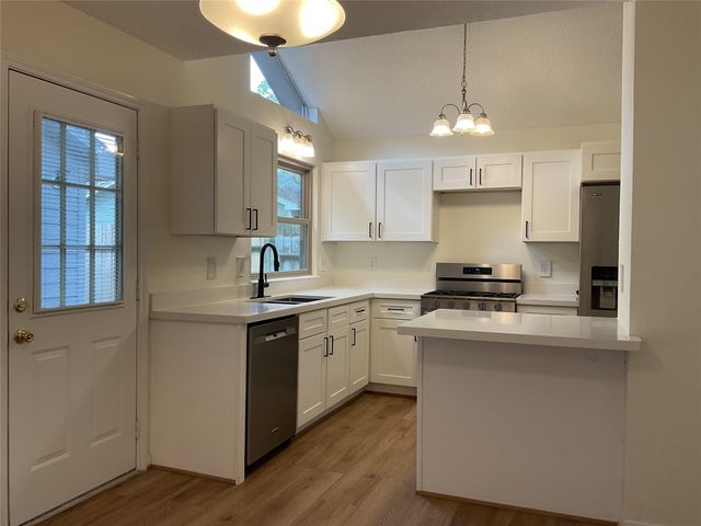 28 E Lance Leaf Road, The Woodlands, TX 77381