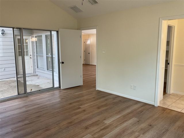 28 E Lance Leaf Road, The Woodlands, TX 77381