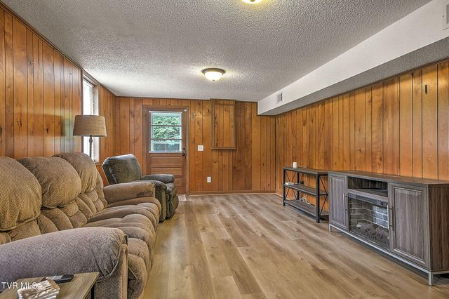 1312 Adobe Drive, Johnson City, TN 37601