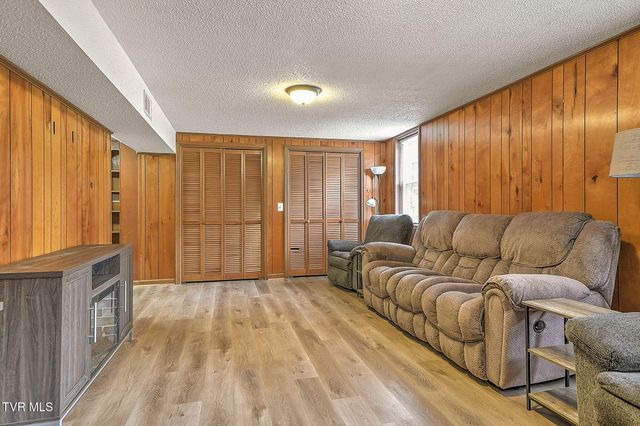 1312 Adobe Drive, Johnson City, TN 37601