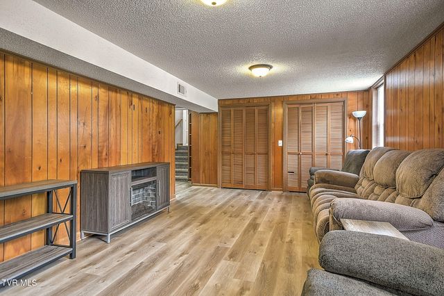 1312 Adobe Drive, Johnson City, TN 37601