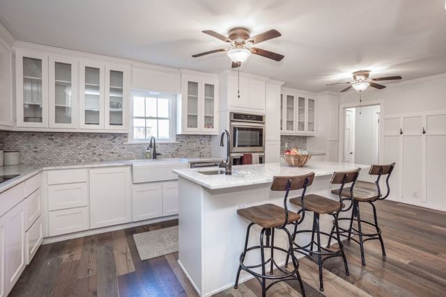 923 S Lindsay Street, Gainesville, TX 76240