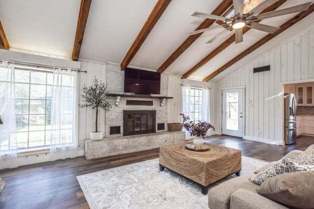 923 S Lindsay Street, Gainesville, TX 76240