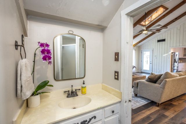 923 S Lindsay Street, Gainesville, TX 76240