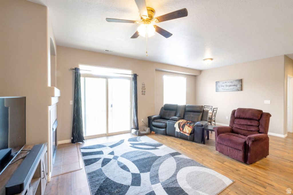 Image 7 of property listing at 3463 S BAMBURGH WAY, West Valley City, UT 84128