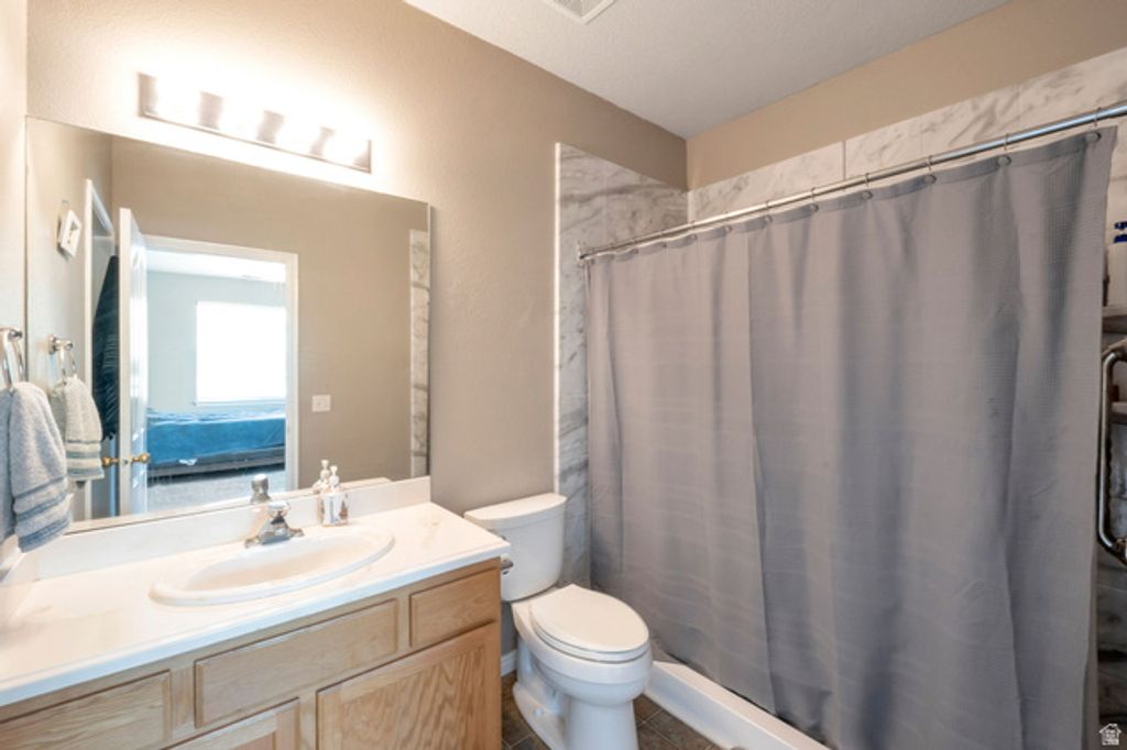 Image 9 of property listing at 3463 S BAMBURGH WAY, West Valley City, UT 84128