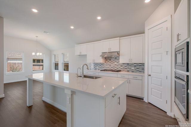 2258 Hoja Avenue, New Braunfels, TX 78132