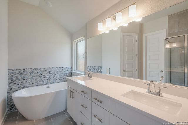 2258 Hoja Avenue, New Braunfels, TX 78132