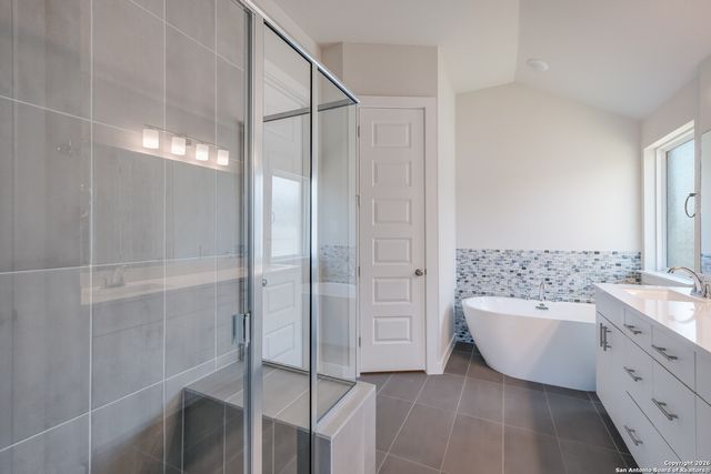 2258 Hoja Avenue, New Braunfels, TX 78132