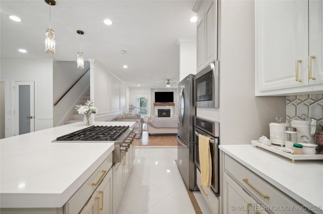 7951 S Hudson Place, Tulsa, OK 74136