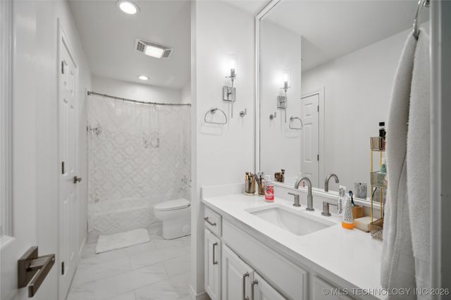 7951 S Hudson Place, Tulsa, OK 74136