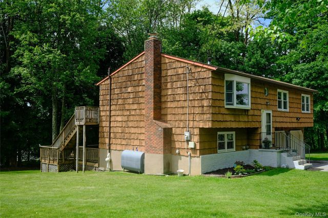 21 Olympus Drive, Mahopac, NY 10541