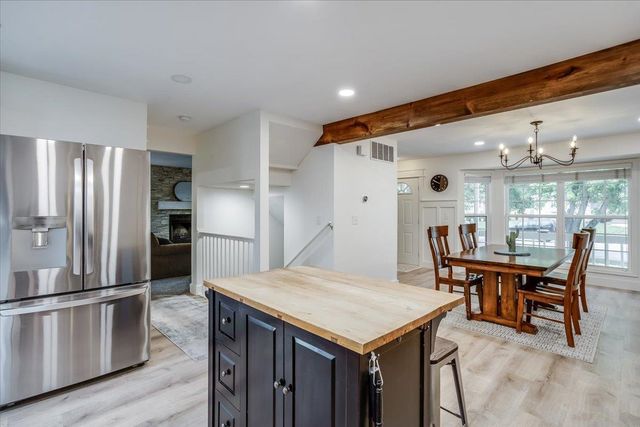 4326 N Mission St, Bel Aire, KS 67226