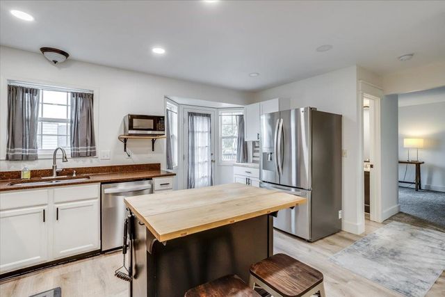 4326 N Mission St, Bel Aire, KS 67226