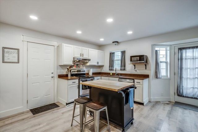 4326 N Mission St, Bel Aire, KS 67226