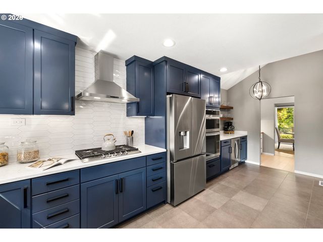 397 LIVINGOOD Ln, Lake Oswego, OR 97034