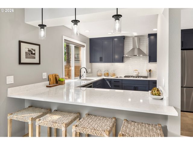 397 LIVINGOOD Ln, Lake Oswego, OR 97034