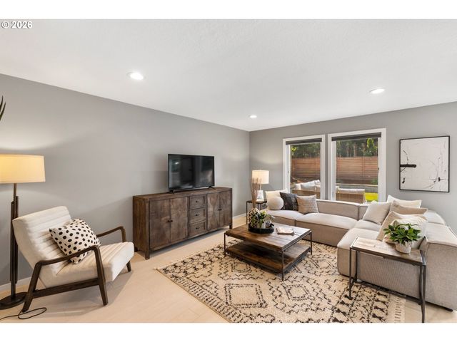 397 LIVINGOOD Ln, Lake Oswego, OR 97034