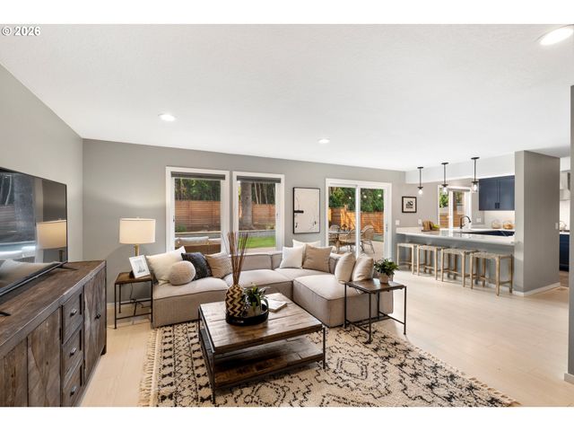 397 LIVINGOOD Ln, Lake Oswego, OR 97034