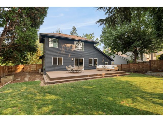 397 LIVINGOOD Ln, Lake Oswego, OR 97034
